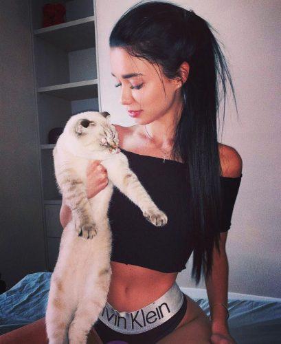 İzmir Bayraklı Escort Bayan ile ilgili görsel